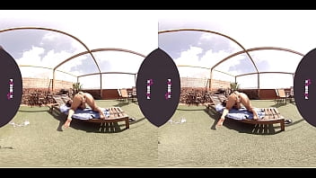Preview 4 of Han Djob Pov Stockings - PORNBCN VR La joven Jade Presley se masturba al aire libre en la terraza y se corre a chorros por el suelo en realidad virtual 4K 3D | COMPLETO AQU&Iacute_-&gt_