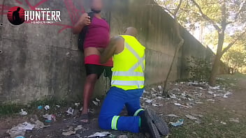 Preview 2 of Maira Khan Pakistani Xnxx - Dois neg&atilde_o transando em p&uacute_blico um com o uniforme de trabalho