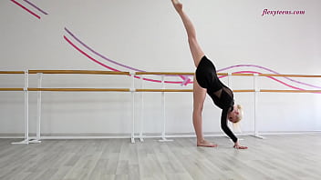 Preview 1 of Got Purp - Anna Sigarga performs naked spreading legs