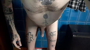 Preview 3 of Hayvanla Kadin Pornosu - Gay en el ba&ntilde_o. M&aacute_quina,  polla y Melvin C