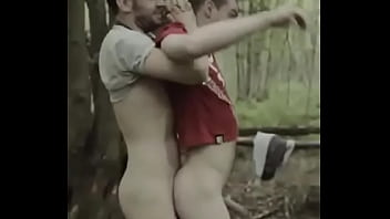 Preview 1 of Lesbisch Gangbang - Fudendo meu amor no meio do mato