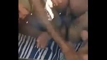 Preview 2 of Sex Indayn Shawr - COMENDO O PUTO EM FRENTE O ESPELHO
