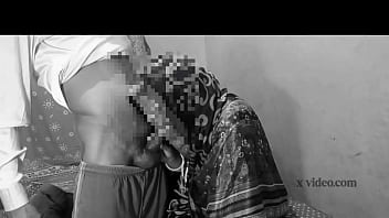 Preview 2 of Mom On Son Rape - सिल्क साड़ी में पलंग तोड़ चुदाई जबरदस्त लंड पर बैठ कर हार्ड चुदाई पार्ट 1