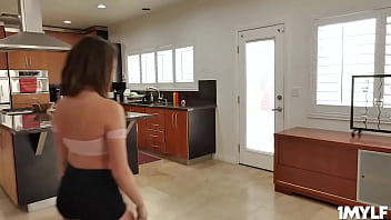 Preview 2 of Sel Pack Teen - Lauren is eager to punish Isabella who bullied her daugter