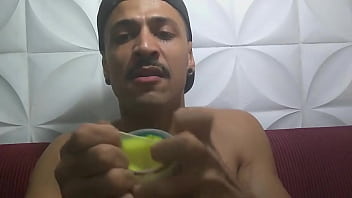 Preview 3 of Xxvifoes - SE MASTURBANDO COM UM COPO