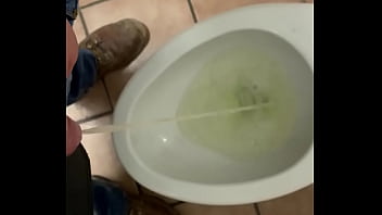 Preview 2 of Sunniy Xxxvibio - Bathroom break