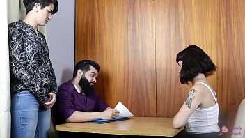 Preview 1 of Sexy Video Gado Man - Pra conseguir seu primeiro emprego a novinha teve que foder o chefe - Lord Kenobi / Lady Snow (COMPLETO NO RED)