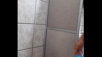 Preview 1 of Dehli Aunty Chudai - eu tomando banho