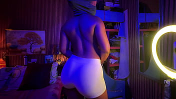 Preview 4 of Jumbo Boobs Bouncing - Une togolaise nous offre un streaptise