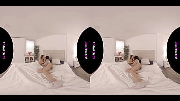 Preview 2 of Hot Sex Na Pina - Dos amigas j&oacute_venes y lesbianas se despiertan cachondas en realidad virtual 4K Ginebra Bellucci   Katrina Moreno | completo --&gt_