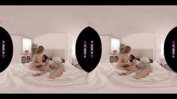 Preview 3 of Hot Sex Na Pina - Dos amigas j&oacute_venes y lesbianas se despiertan cachondas en realidad virtual 4K Ginebra Bellucci   Katrina Moreno | completo --&gt_