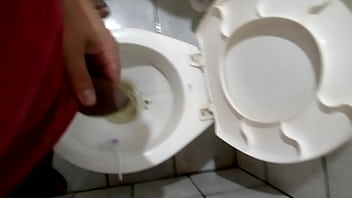 Preview 4 of Dad Dauter Sex Forced - Mais uma mijada,  s&oacute_ faltou um capacho em baixo