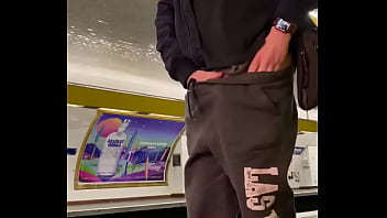 Preview 1 of Big Buts Anx - Exhib sur le quai du m&eacute_tro parisien