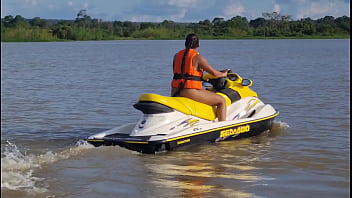 Preview 2 of Bff Nudes - Tigresa Vip faz umas manobra pelada com jetski