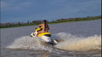 Preview 4 of Bff Nudes - Tigresa Vip faz umas manobra pelada com jetski