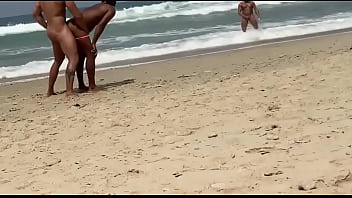 Preview 4 of Asmol Babe - Foda na praia