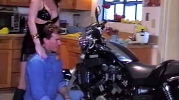 Preview 1 of You Porn Honeymoon - Jeanna Fine baise dans le garage !