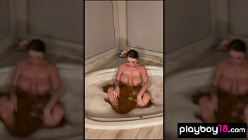 Preview 2 of Sunny Leone Hindi Sex Video Rial - Chubby MILF Sophie Dee fingering her shaved pussy in the bath