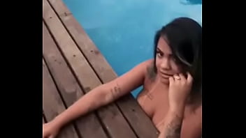 Preview 2 of Dutch Porn Ilse De Rooij Dp - Essa princesa ama da uma foda na piscina