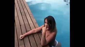 Preview 3 of Dutch Porn Ilse De Rooij Dp - Essa princesa ama da uma foda na piscina