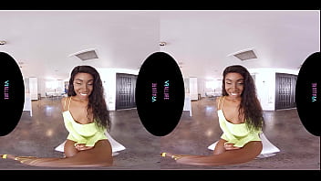 Preview 1 of Fully Sax - VRALLURE Amari Likes To Play Games!