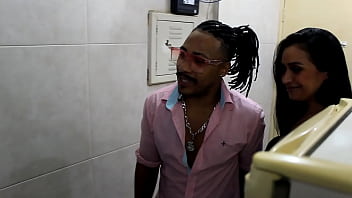 Preview 1 of Mom Sperm Me - Coaching Nego Catra pensou que seria somente uma consulta e acabou recebendo um xer&ecirc_-card  da sua vizinha Alessandra Marques   / Parti 2