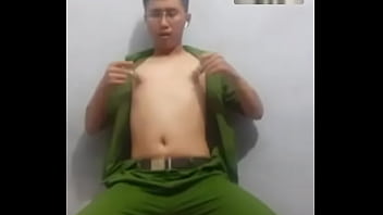 Preview 2 of Bleeding Virgn Sex - C&ocirc_ng an Việt Nam d&acirc_m nứng lồn chat sex l&agrave_m slave bị boss quay lại
