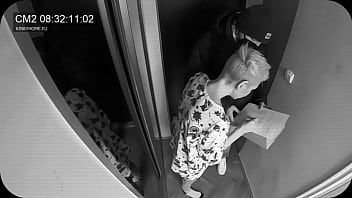 Preview 1 of Xxxshotchoke - Wife sucked the postman while husband in the next door
