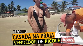 Preview 1 of Xxx Photos Gopi Hd - Loira Casada de fio dental na praia,  pagando peitinho para vendedor de Picol&eacute_ em RN