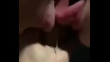 Preview 3 of Cutie Jenna Fox - 2 em gi&agrave_nh nhau c&acirc_y c&agrave_ lem