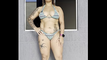 Preview 3 of Kiss And Fuck - QUAL DESSES BIQUINIS QUE SAIU PRA DA MINHA BUCETA NA PRAIA