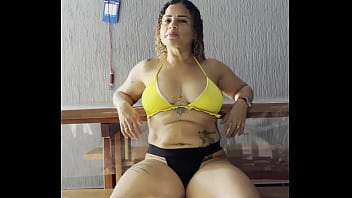 Preview 4 of Kiss And Fuck - QUAL DESSES BIQUINIS QUE SAIU PRA DA MINHA BUCETA NA PRAIA
