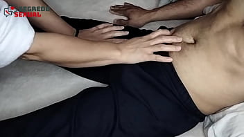 Preview 1 of Mistress Alexandra Snow Strap - Dona de casa a massagear o penis do marido pela primeira vez a jorrar porra