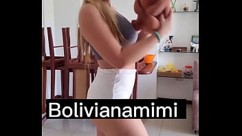 Preview 1 of Alaskan Girl Sucks - Limpando a casa sem calcinha e fazendo squirt.... quer ver o video completo? : bolivianamimi