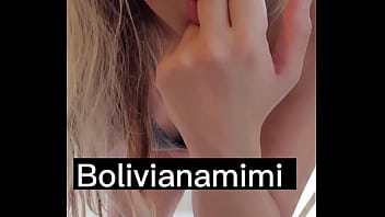 Preview 4 of Alaskan Girl Sucks - Limpando a casa sem calcinha e fazendo squirt.... quer ver o video completo? : bolivianamimi