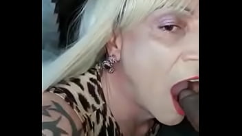 Preview 1 of 3gp Sex Video - Meu padrasto adora mijar na minha boca quando mam&atilde_e n&atilde_o esta em casa!!