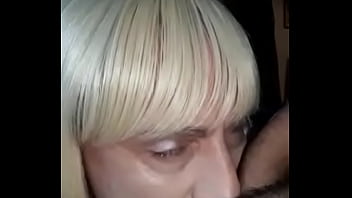 Preview 4 of 3gp Sex Video - Meu padrasto adora mijar na minha boca quando mam&atilde_e n&atilde_o esta em casa!!