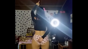 Preview 3 of Rape Sefx - Bailando en panties de corazones