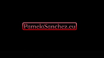 Preview 3 of Tow Cams - Me masturba el co&ntilde_o hago una mamada de polla interracial junto con mi amiga