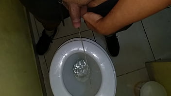 Preview 2 of Fuk Saxfak - Mij&atilde_o no banheiro do trabalho.