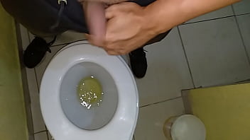 Preview 4 of Fuk Saxfak - Mij&atilde_o no banheiro do trabalho.