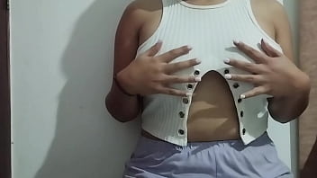 Preview 1 of Ladyboy Mariam Micol - Milf masajea sus grandes senos ocn mucho placer. Video real casero