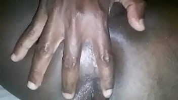 Preview 1 of Desi Girl Squarting - Cuzinho piscando no dedinho 41 995024944 whatsapp