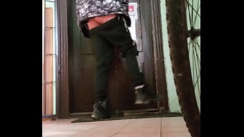 Preview 3 of Mom Futana - veřejn&aacute_ riskantn&iacute_ masturbace ( hon&iacute_m v průchodu - hlavn&iacute_ dveře z ulice a druh&eacute_ dveře př&iacute_mo do kr&aacute_mku )