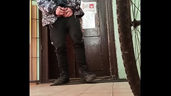 Preview 4 of Mom Futana - veřejn&aacute_ riskantn&iacute_ masturbace ( hon&iacute_m v průchodu - hlavn&iacute_ dveře z ulice a druh&eacute_ dveře př&iacute_mo do kr&aacute_mku )