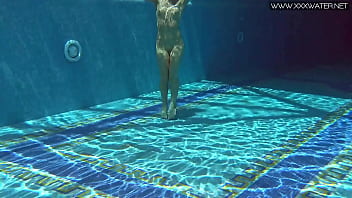 Preview 4 of Jav Altyaz - Sexiest milf Nicole Pearl underwater naked and erotic