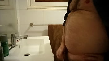 Preview 2 of Mom Mecsiko - Fredpetitcoeur - Mec en peignoir qui se branle dans sa salle de bain
