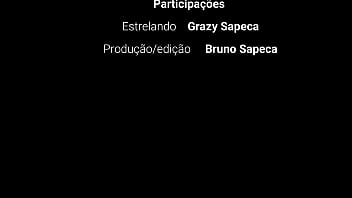 Preview 1 of Japan Copel - ESTAVA FUDENDO NA CABINE DA FESTA COM MARIDO E F&Atilde_ PEDE PRA ENTRAR DEIXAMOS E GRAVAMOS A PUTARIA COM ELE