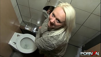 Preview 2 of Xxxxxxxxxxxxxxx Sax Hd - BBW UK amateur girl pissing outdoors