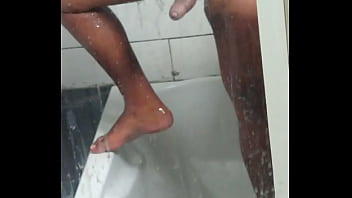 Preview 2 of Monster Anime - Gordinho novinho lavando a rola grossa